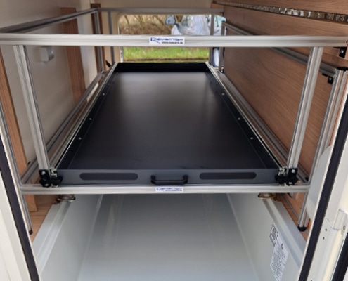 Wohnmobil Heckgaragenausbau mit Schwerlastauszug aus Metall