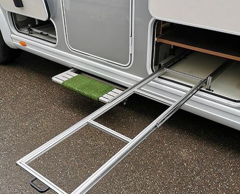 Wohnmobil einfache Nutzung der Seitenklappen durch Unterflurauszugsysteme