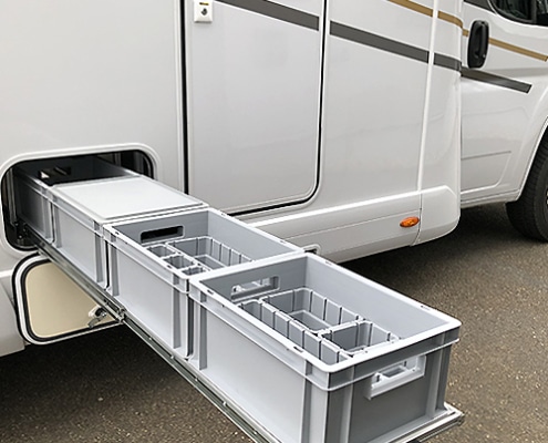 Wohnmobil Unterflurauszug für einfache Beladung mit Boxen