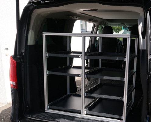 Minicamperausbau Mercedes Vito mit Regal- und Auszugsystemen aus Metall