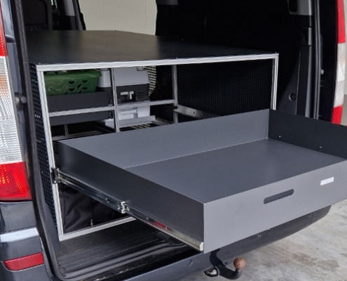Minicamperausbau mit Metallschubladen