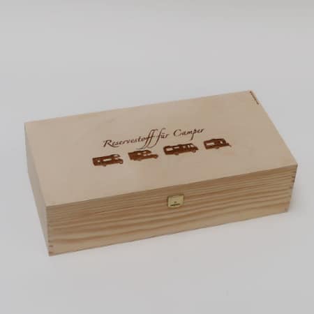 Holzbox für 2 Flachen mit Lasergravur "Reservestoff für Camper"