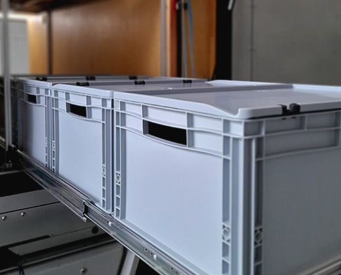 Offroader Ausbau mit Schwerlastauszügen in Skelettbausweise für Euroboxen mit Scharnierdeckel